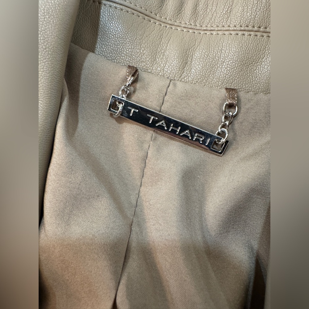 T Tahari Faux Leather Classic Tan Beige Trench Coat Women’s Size XS - Picture 4 of 11